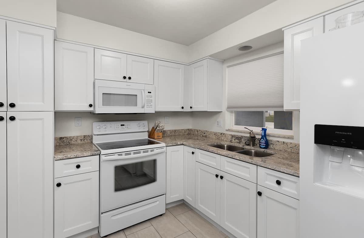 Full kitchen, Cape Coral Unit 1