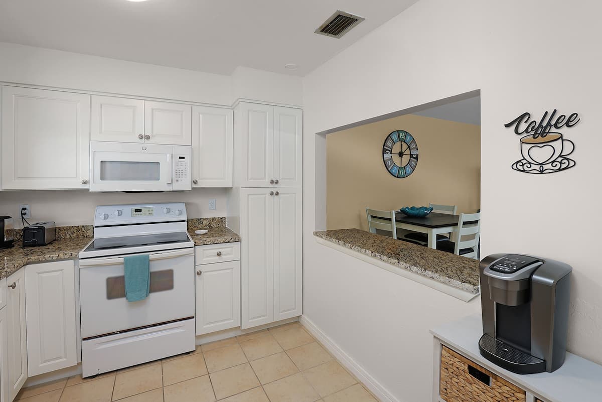 Full kitchen, Cape Coral Unit 2