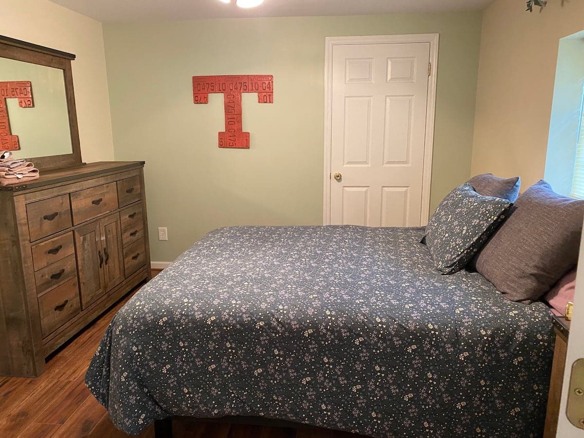 Bedroom 2, Jonesborough