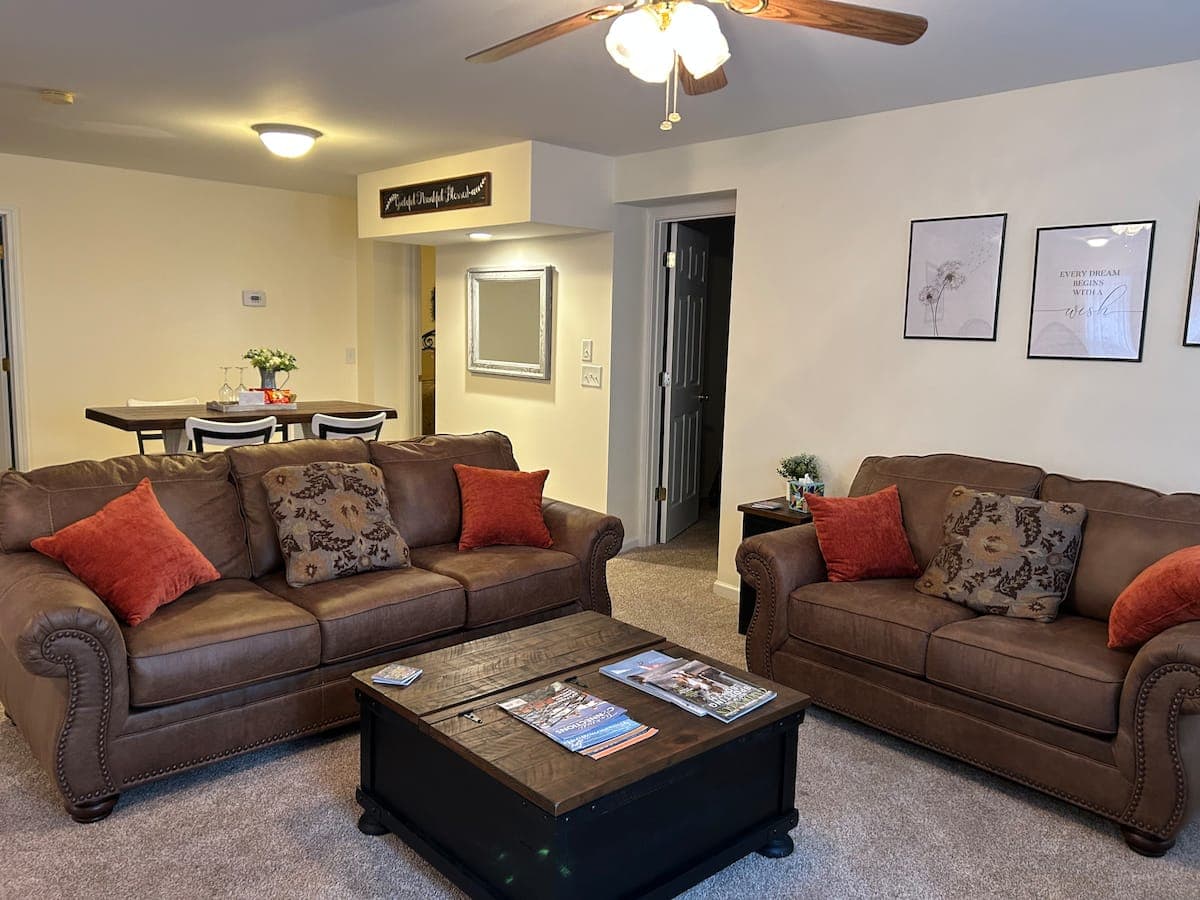 Living room, Jonesborough II