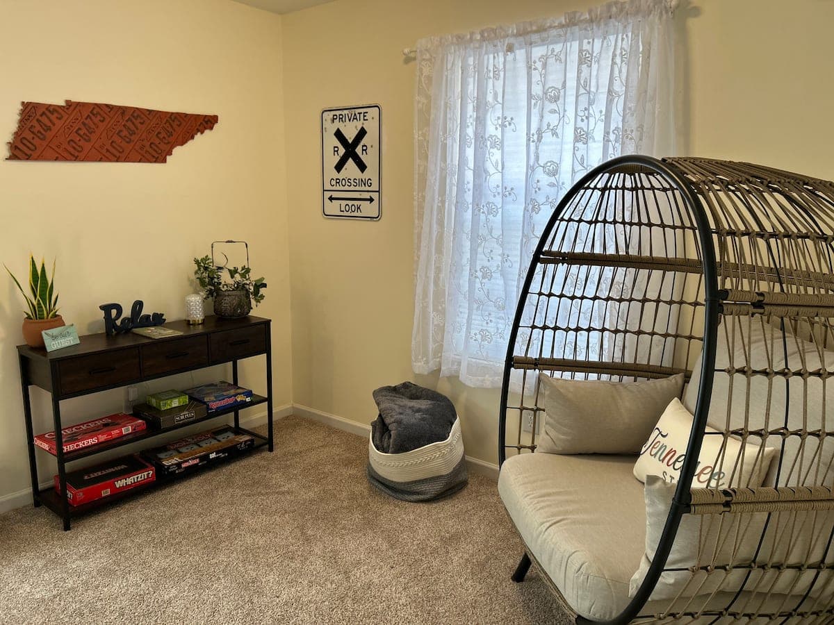 Living room, Jonesborough II