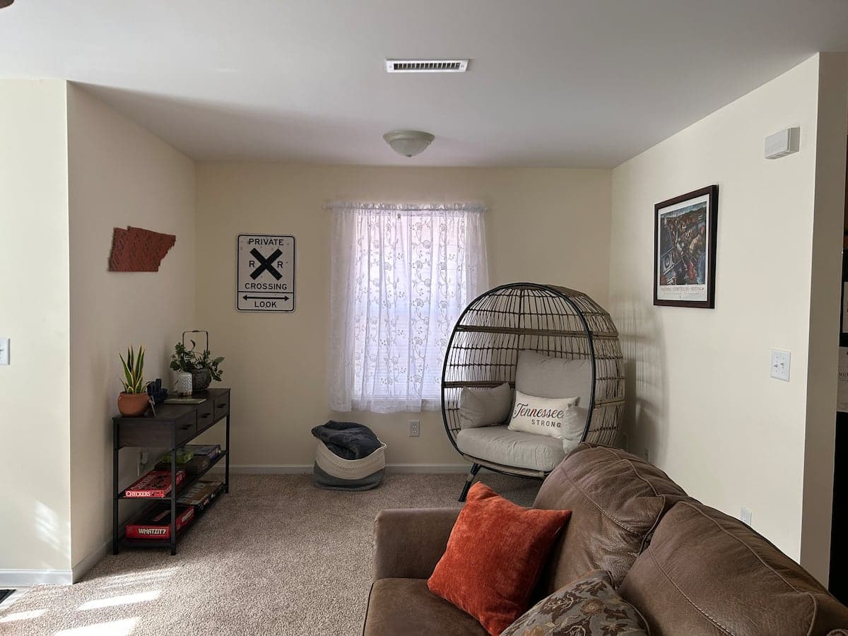 Living room, Jonesborough II