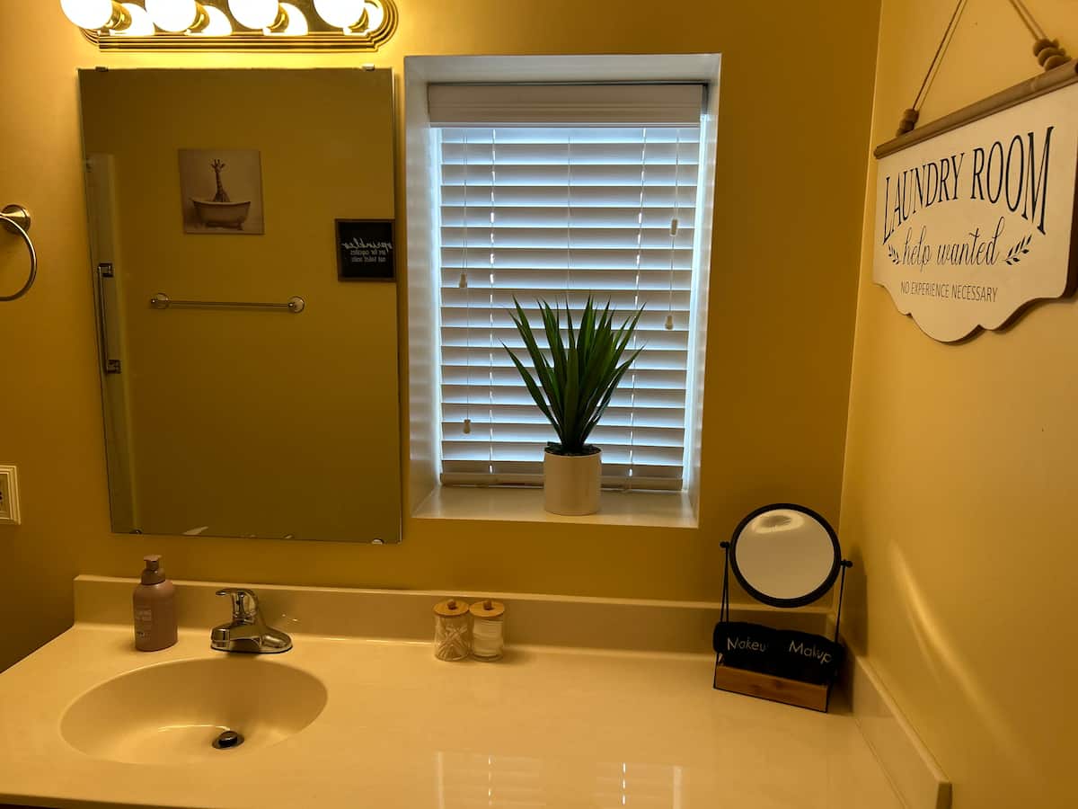Full bathroom, Jonesborough II